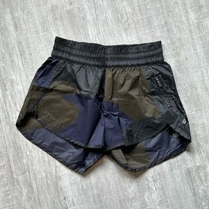 Lululemon Patch Game Short 4”/Blue/Green/Size 8